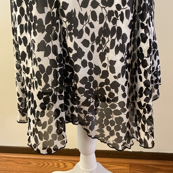 Gegrge Me by Mark Eisen woman’s white / black leaf flare uneven hem skirt 20W - Picture 3 of 11